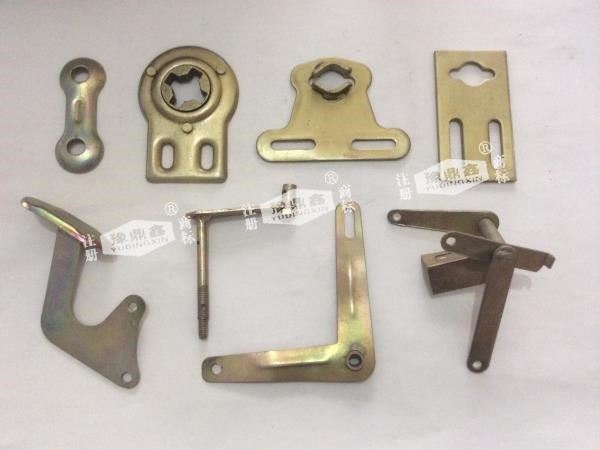 電動(dòng)工程自卸車搖把支架